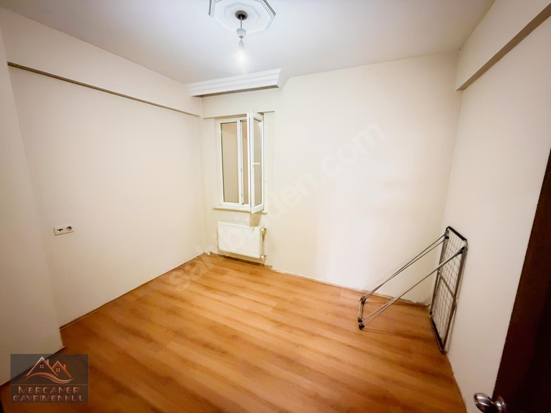 Üniversite Cd Ve Seylap Cd Yakını,asansörlü,ara Kat Geniş 1+1 — fotoğraf 3