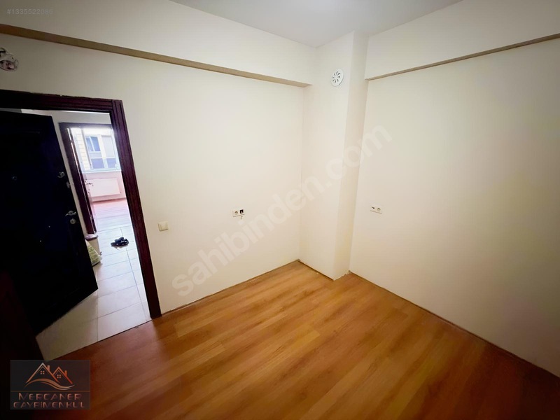 Üniversite Cd Ve Seylap Cd Yakını,asansörlü,ara Kat Geniş 1+1 — fotoğraf 4