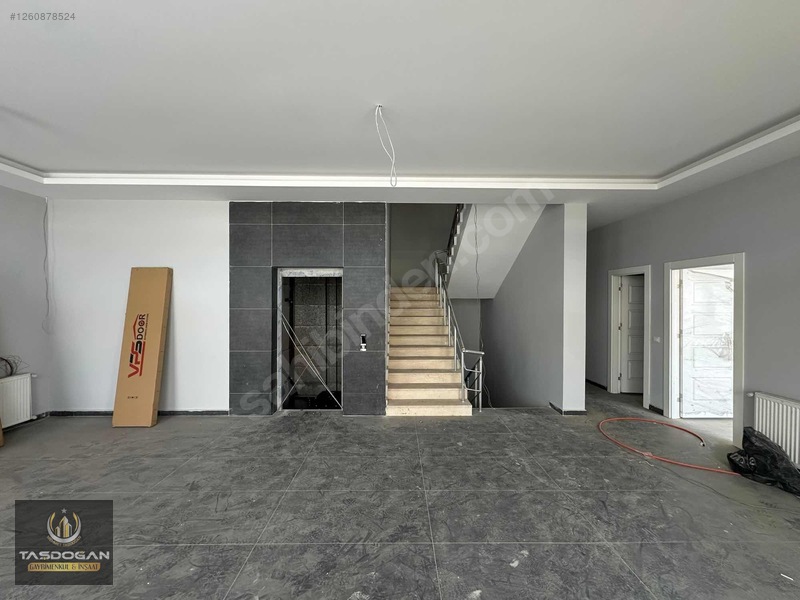 Küsget'te Satılık 4 Kat&1500m2 Kapalı Alan-ticari İş Yeri — fotoğraf 4