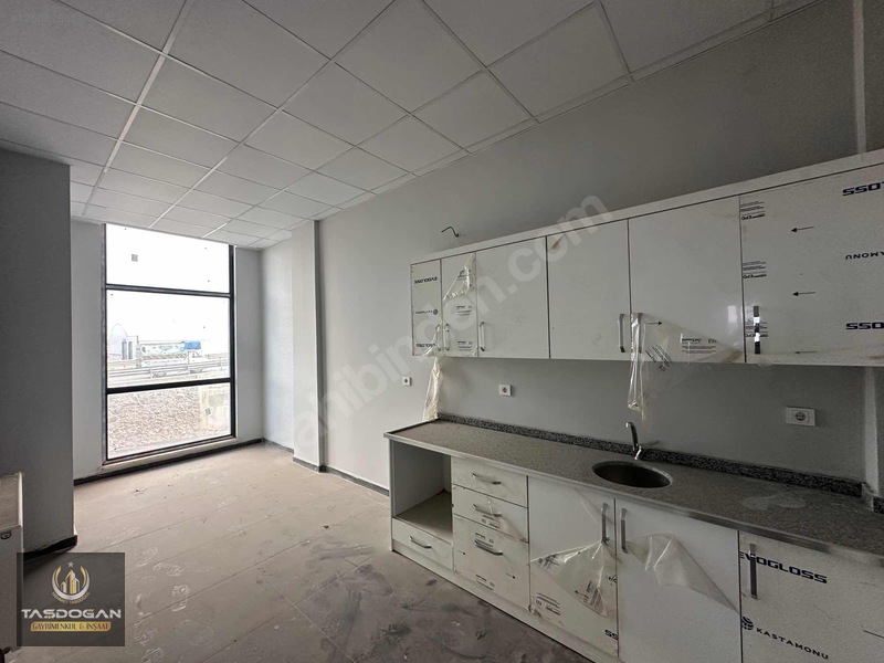 Küsget'te Satılık 4 Kat&1500m2 Kapalı Alan-ticari İş Yeri — fotoğraf 14