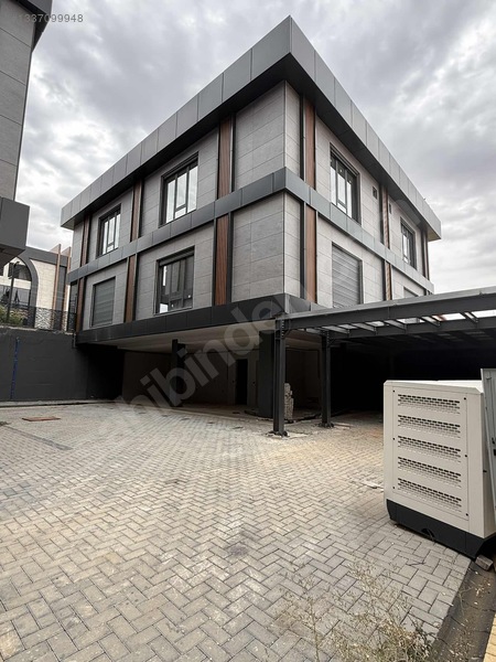 Pancarlı Sanko Koleji Karşısında 330 M2 3 Katlı Kiralık — fotoğraf 9