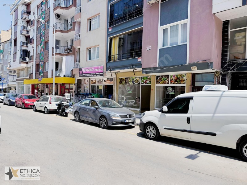 Tevfikiye Caddesinde Geniş Cepheli Satılık Dükkan — fotoğraf 17