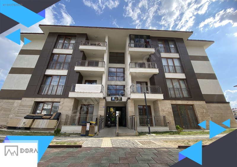 Dora'dan Kızılay Mahallesin'de Cadde Üstü Satılık 2+1 Daire