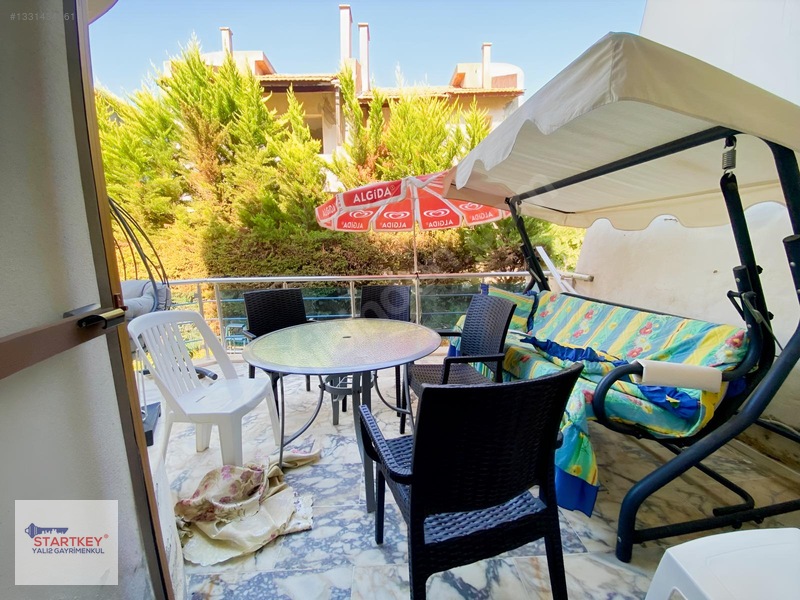 Çeşmealtında Denize Sıfır Konumda Site İçerisinde Satılık Villa — fotoğraf 8
