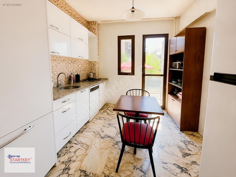 Çeşmealtında Denize Sıfır Konumda Site İçerisinde Satılık Villa — fotoğraf 12