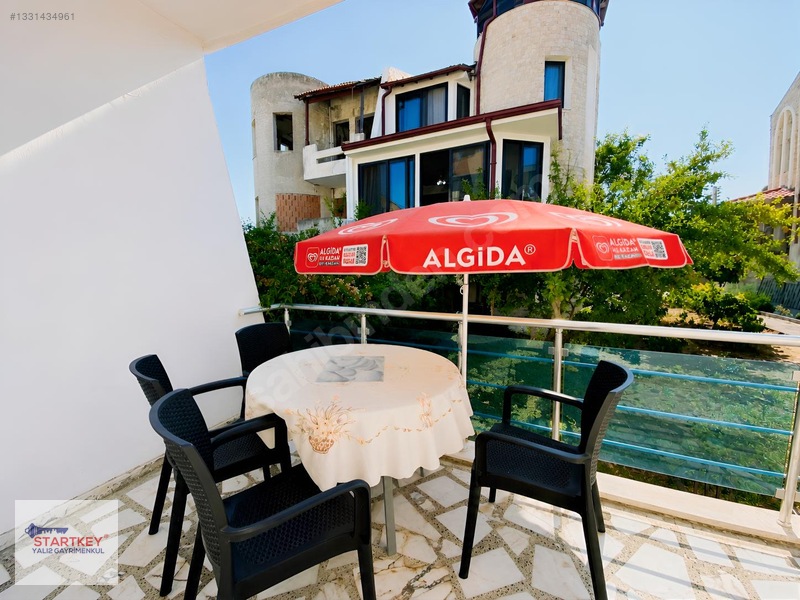 Çeşmealtında Denize Sıfır Konumda Site İçerisinde Satılık Villa — fotoğraf 14