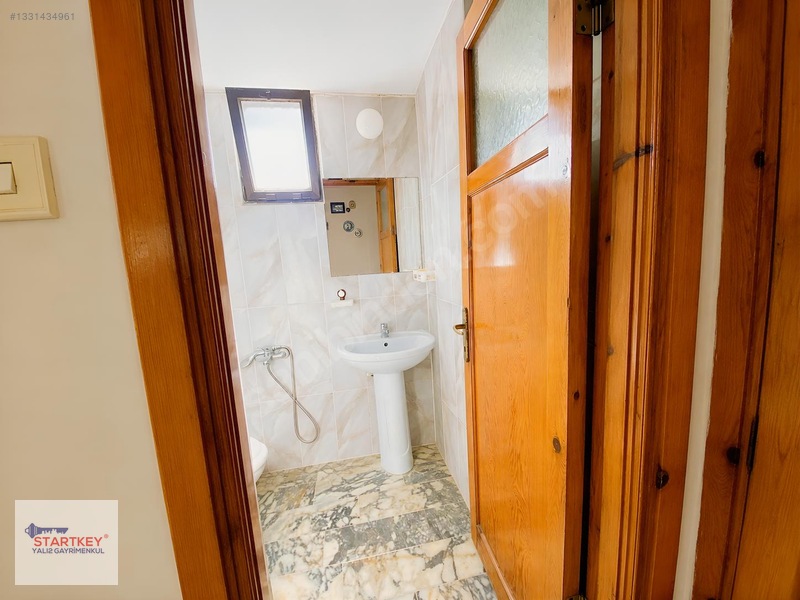 Çeşmealtında Denize Sıfır Konumda Site İçerisinde Satılık Villa — fotoğraf 16
