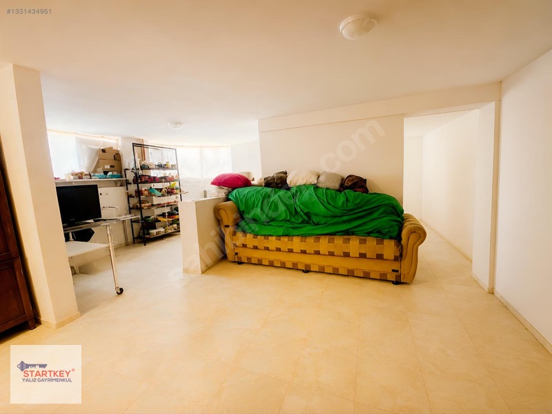 Çeşmealtında Denize Sıfır Konumda Site İçerisinde Satılık Villa — fotoğraf 20