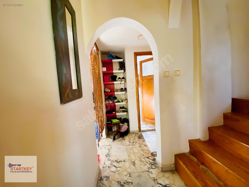 Çeşmealtında Denize Sıfır Konumda Site İçerisinde Satılık Villa — fotoğraf 22