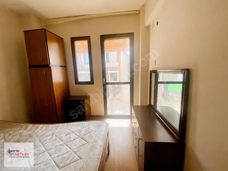Çeşmealtında Denize Sıfır Konumda Site İçerisinde Satılık Villa — fotoğraf 23