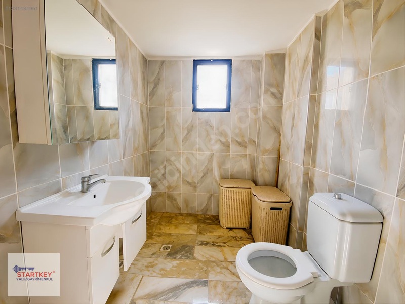 Çeşmealtında Denize Sıfır Konumda Site İçerisinde Satılık Villa — fotoğraf 25