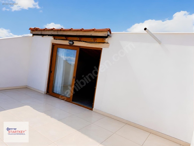 Çeşmealtında Denize Sıfır Konumda Site İçerisinde Satılık Villa — fotoğraf 33