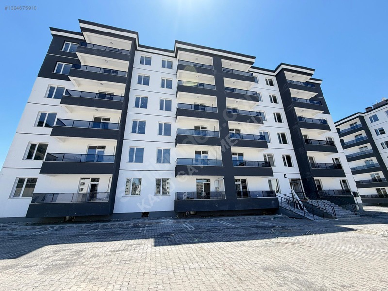 Kapu Gayrimenkul`den Özay Yapı 63 M2 3.kat Köşe Daire