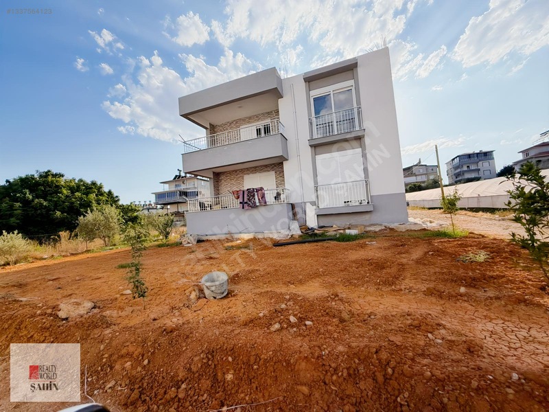Serik Yeni Mahalle'De Geniş Kiralık 3+1 Daire