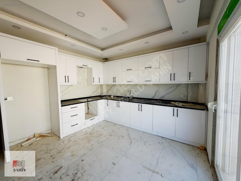 Serik Yeni Mahalle'de Geniş Kiralık 3+1 Daire — fotoğraf 3