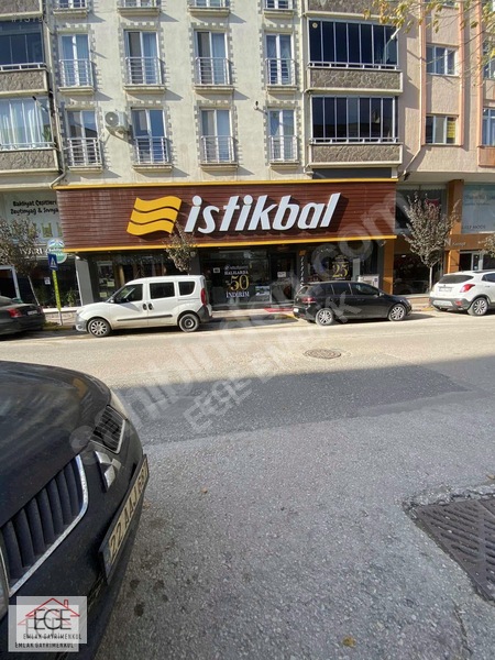 Ege Emlak'tan Çarşı İçerisinde Arakat Kiralık 2+1 Daire — fotoğraf 3