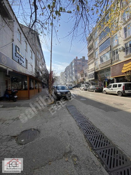 Ege Emlak'tan Çarşı İçerisinde Arakat Kiralık 2+1 Daire — fotoğraf 4