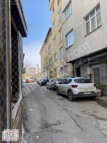 Ege Emlak'tan Çarşı İçerisinde Arakat Kiralık 2+1 Daire — fotoğraf 5