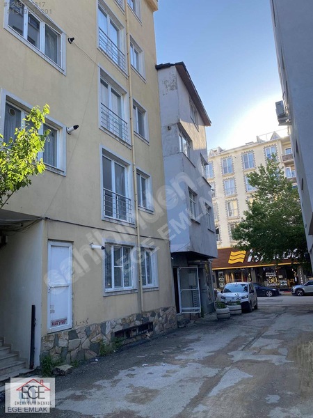 Ege Emlak'tan Çarşı İçerisinde Arakat Kiralık 2+1 Daire — fotoğraf 9