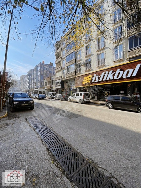 Ege Emlak'tan Çarşı İçerisinde Arakat Kiralık 2+1 Daire — fotoğraf 10