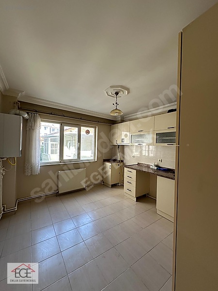 Ege Emlak'tan Çarşı İçerisinde Arakat Kiralık 2+1 Daire — fotoğraf 13