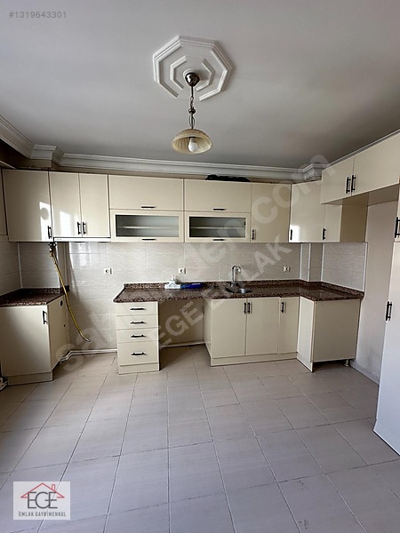 Ege Emlak'tan Çarşı İçerisinde Arakat Kiralık 2+1 Daire — fotoğraf 14