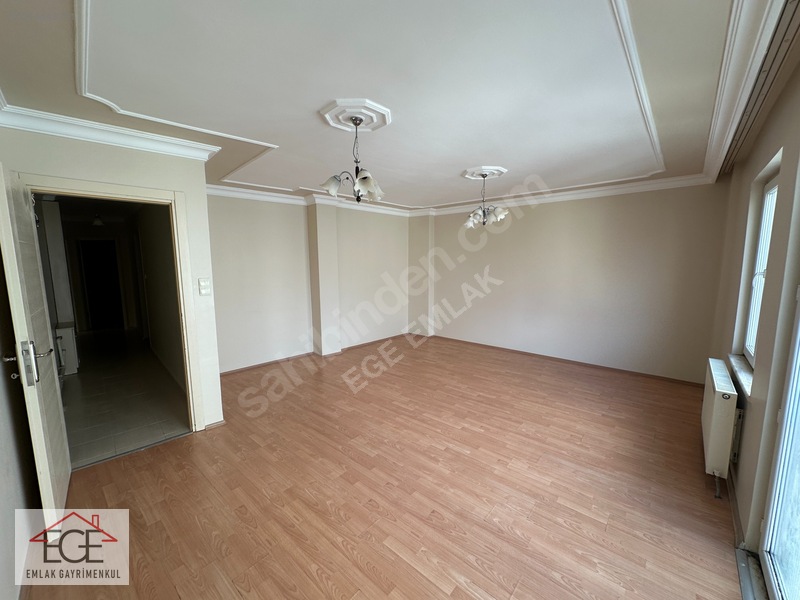 Ege Emlak'tan Çarşı İçerisinde Arakat Kiralık 2+1 Daire — fotoğraf 18