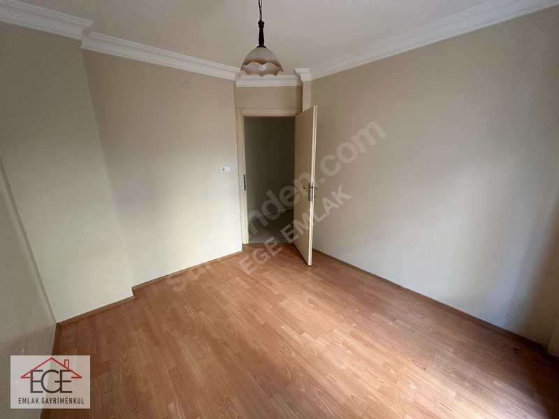 Ege Emlak'tan Çarşı İçerisinde Arakat Kiralık 2+1 Daire — fotoğraf 28
