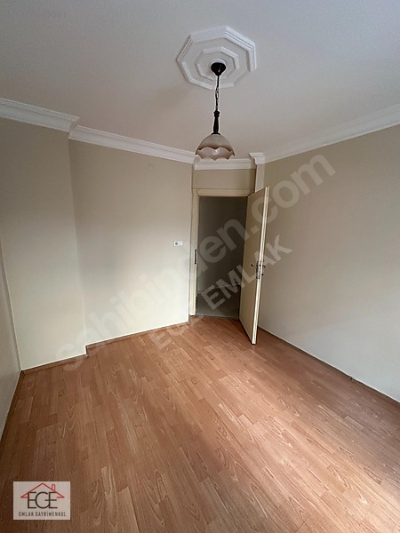 Ege Emlak'tan Çarşı İçerisinde Arakat Kiralık 2+1 Daire — fotoğraf 29