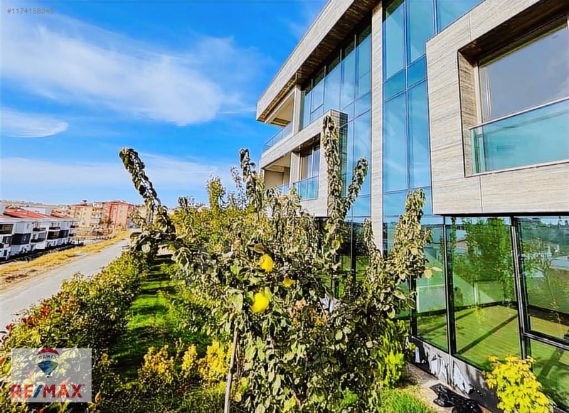 Re/maxtan Altınay Saklıbahçe Villalarında Satılık Tripleks Villa — fotoğraf 5