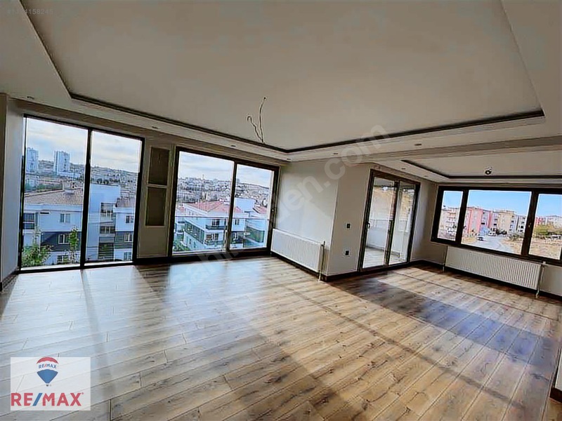 Re/maxtan Altınay Saklıbahçe Villalarında Satılık Tripleks Villa — fotoğraf 27