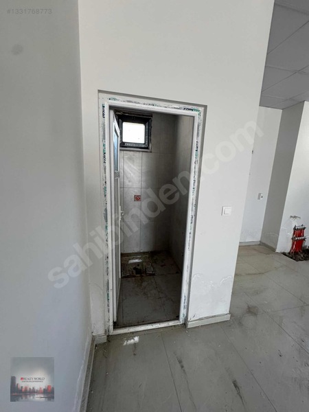 Realty World'den Muhteşem Lokasyonda Kiralık 100m² Dükkan — fotoğraf 5