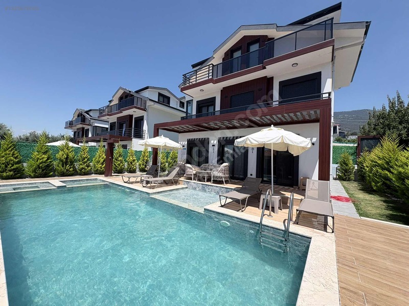 Ovacık'ta Anahtar Teslim 4+1 Havuzlu Müstakil Villa — fotoğraf 11