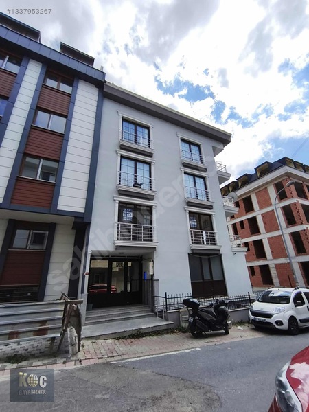 Kısıklıda Kat Mülkiyetli Ara Kat Asansörlü Çift Balkonlu