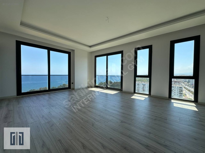 Mersin'de Kapalı Otoparklı,doğalgazlı,denize Sıfır Kiralık 3+1