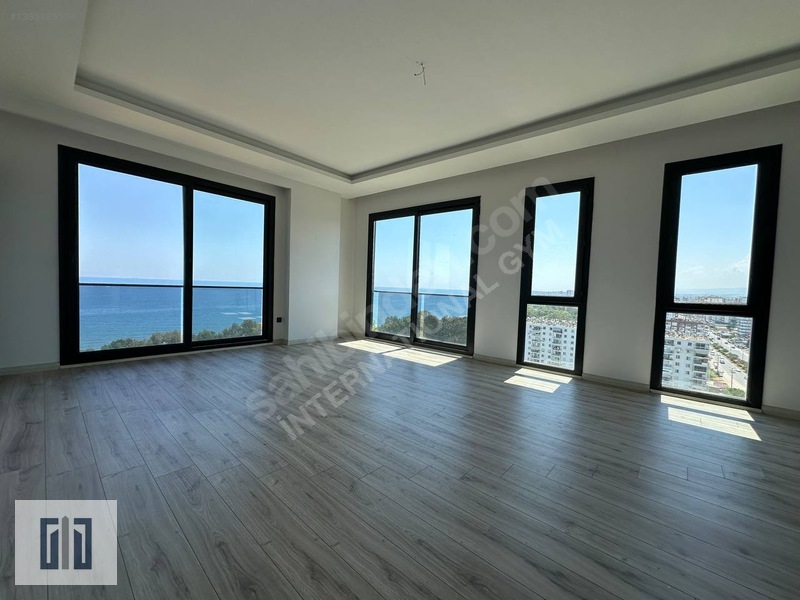 Mersin'de Kapalı Otoparklı,doğalgazlı,denize Sıfır Kiralık 3+1 — fotoğraf 2