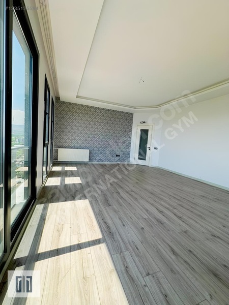 Mersin'de Kapalı Otoparklı,doğalgazlı,denize Sıfır Kiralık 3+1 — fotoğraf 5