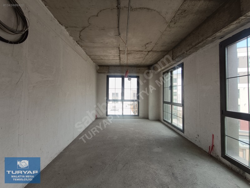 Turyap Mega'dan Yeni Çarşıda Akpınar Yanı 32m² Kiralık Ofis — fotoğraf 3