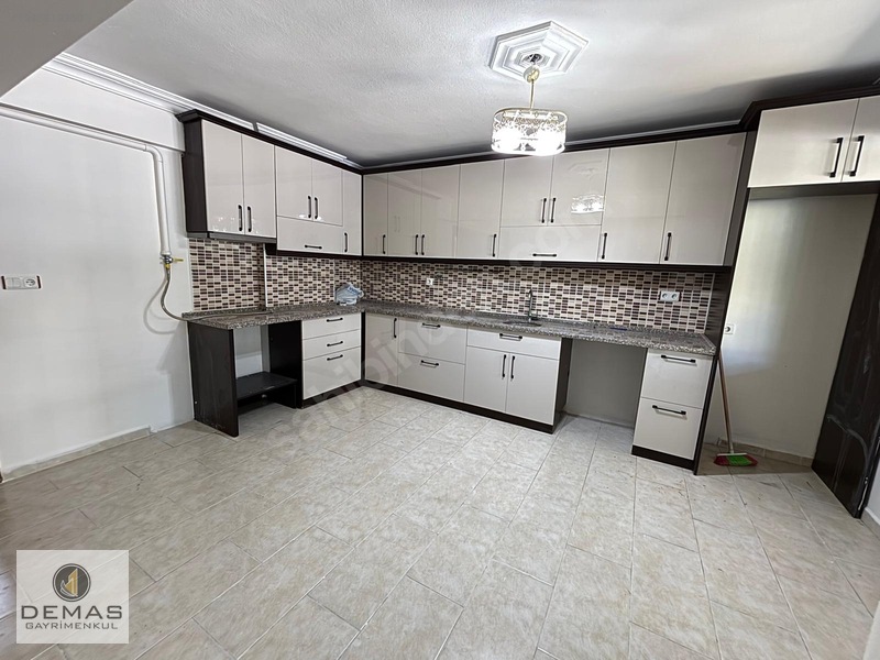 Yörük Mh. Kiralık 3+1 - 180 M2 Daire - Mükemmel Konum — fotoğraf 3