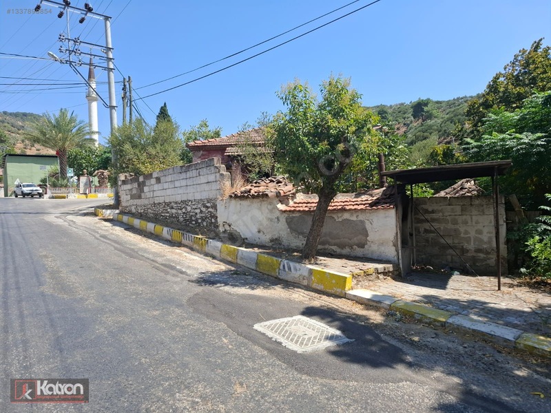 Bayındır Kaplıca Bölgesi Ergenlide 595m2 Bahçeli Ev