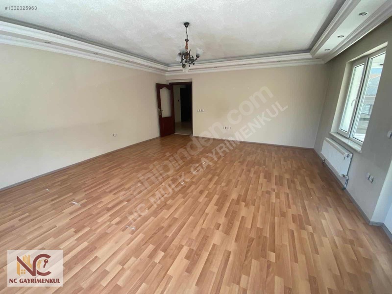 Nc'den Ş.c.karacada Sokullu Cd Üstü Masrafsız 3+1 1.katta 150 M2 — fotoğraf 2
