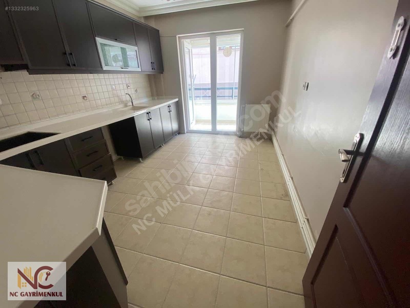Nc'den Ş.c.karacada Sokullu Cd Üstü Masrafsız 3+1 1.katta 150 M2 — fotoğraf 5
