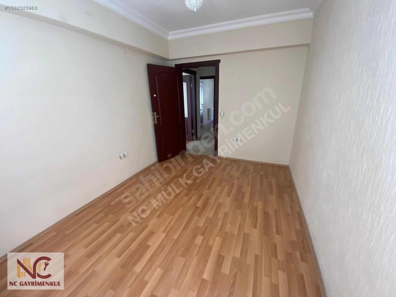 Nc'den Ş.c.karacada Sokullu Cd Üstü Masrafsız 3+1 1.katta 150 M2 — fotoğraf 8