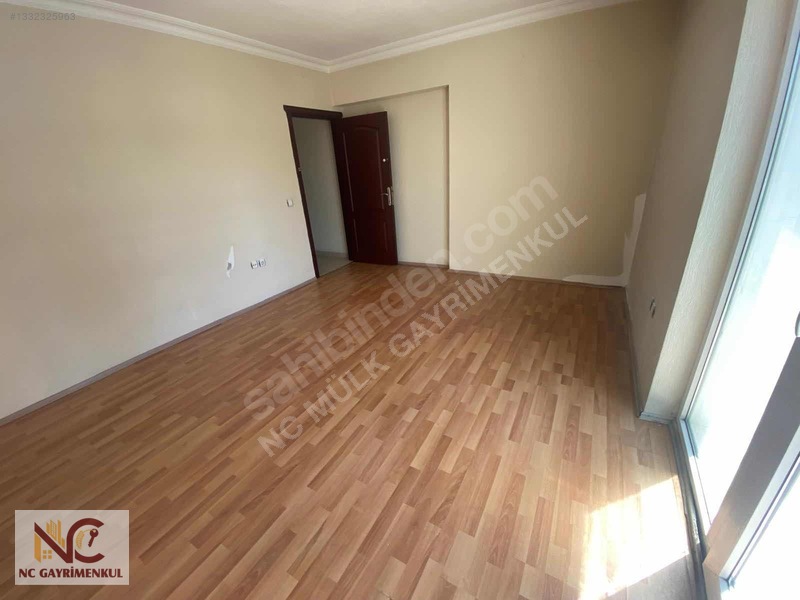 Nc'den Ş.c.karacada Sokullu Cd Üstü Masrafsız 3+1 1.katta 150 M2 — fotoğraf 9