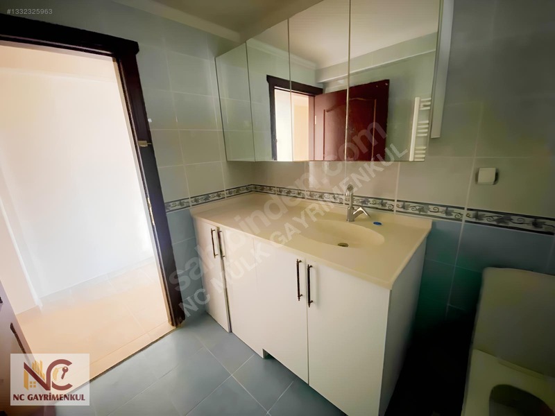 Nc'den Ş.c.karacada Sokullu Cd Üstü Masrafsız 3+1 1.katta 150 M2 — fotoğraf 20