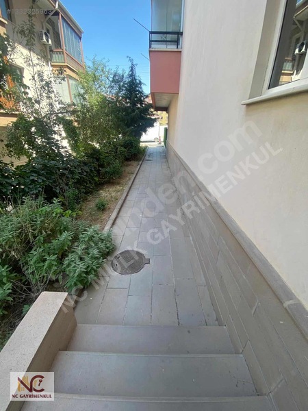Nc'den Ş.c.karacada Sokullu Cd Üstü Masrafsız 3+1 1.katta 150 M2 — fotoğraf 27