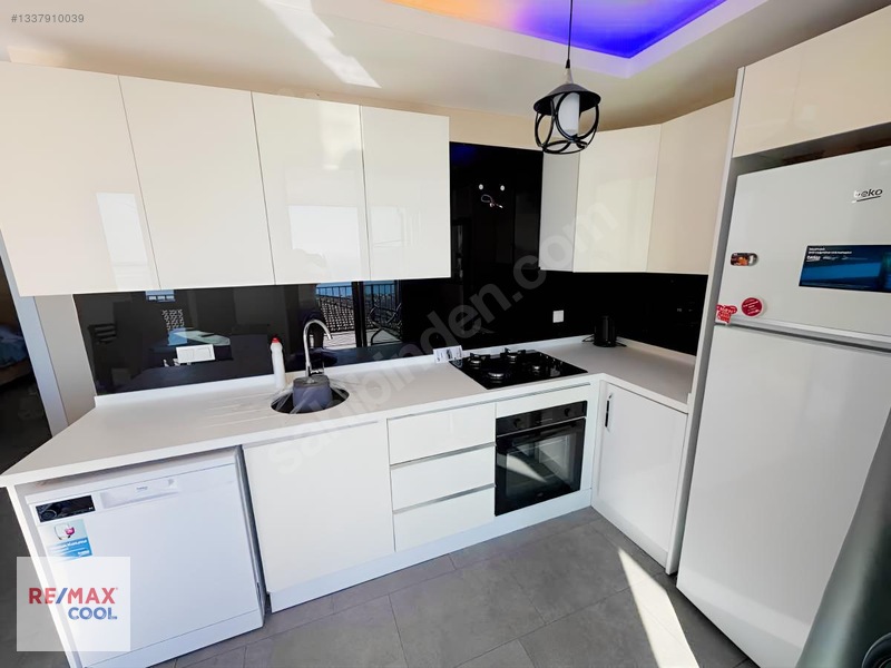 Akbükte Güvenlıklı Havuzlu Sıtede Full Denız Manzaralı 2+1 Daire — fotoğraf 6