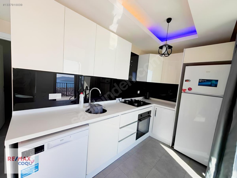 Akbükte Güvenlıklı Havuzlu Sıtede Full Denız Manzaralı 2+1 Daire — fotoğraf 7