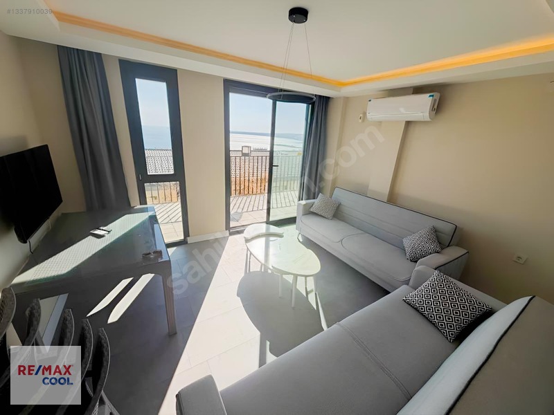 Akbükte Güvenlıklı Havuzlu Sıtede Full Denız Manzaralı 2+1 Daire — fotoğraf 14