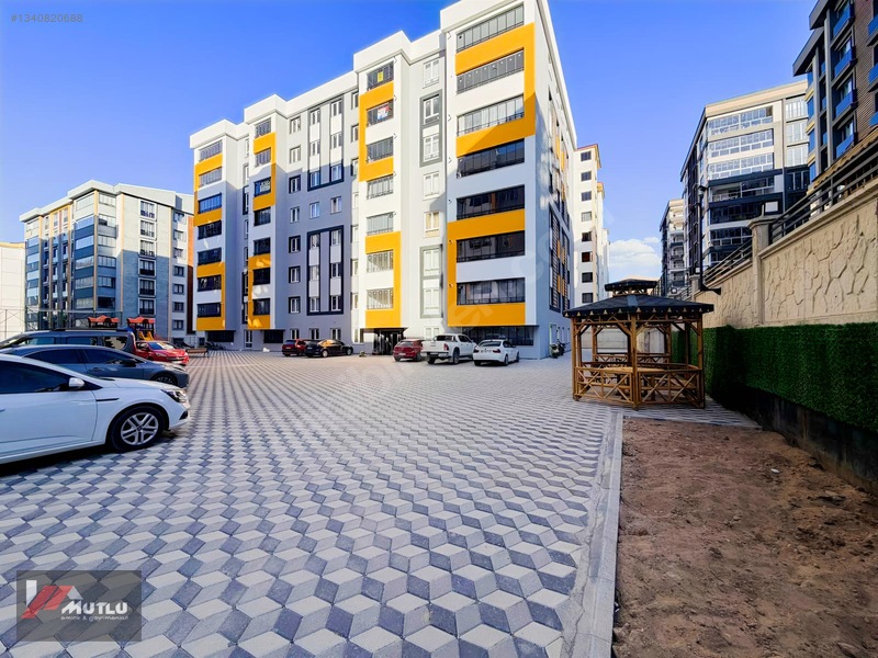 Mutlu Gm Den Yıldızkent Bulvarda Satılık 3+1 Daire